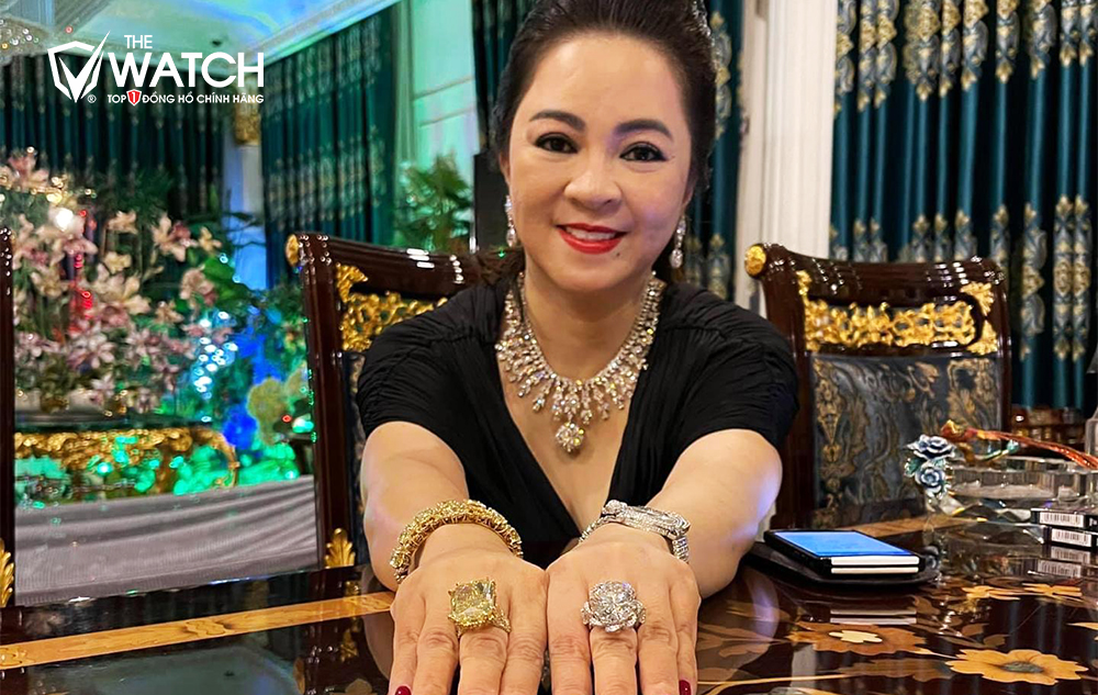 Doanh nhân Phương Hằng đeo Kim cương giá bằng nhiều chiếc siêu xe